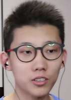 你们喜欢戴眼镜的鲤鱼还是不戴眼镜的鲤鱼？