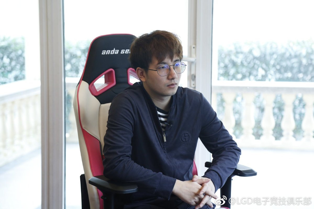 fy成长史高中毕业被送去学厨艺每当提到ti8都很难受