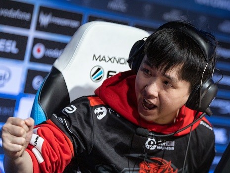 除此之外,来自somebody的几次首杀也堪称本局比赛的点睛之笔.