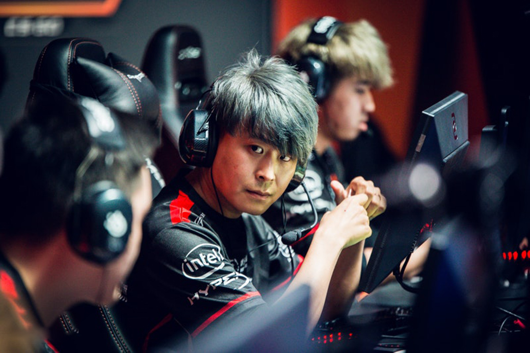 captainmo在自己的签名贴纸上写上了"信仰"二字  , 也是因为信仰才让