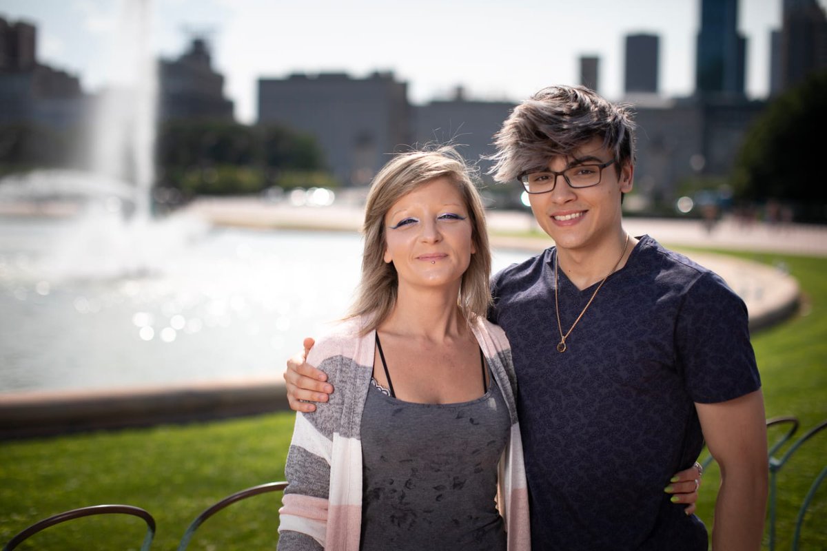 此时的twistzz像是逃避现实一般整天坐在电脑面前打游