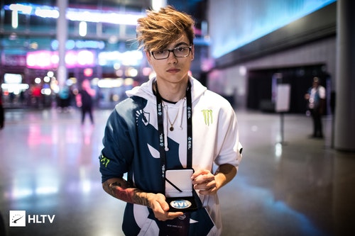 csgo天才少年北美发型总监twistzz