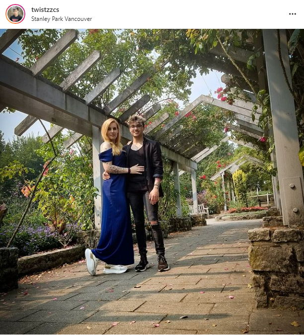 twistzz和女友公园漫步而教父fallen也是选择休赛期回到巴西和女友