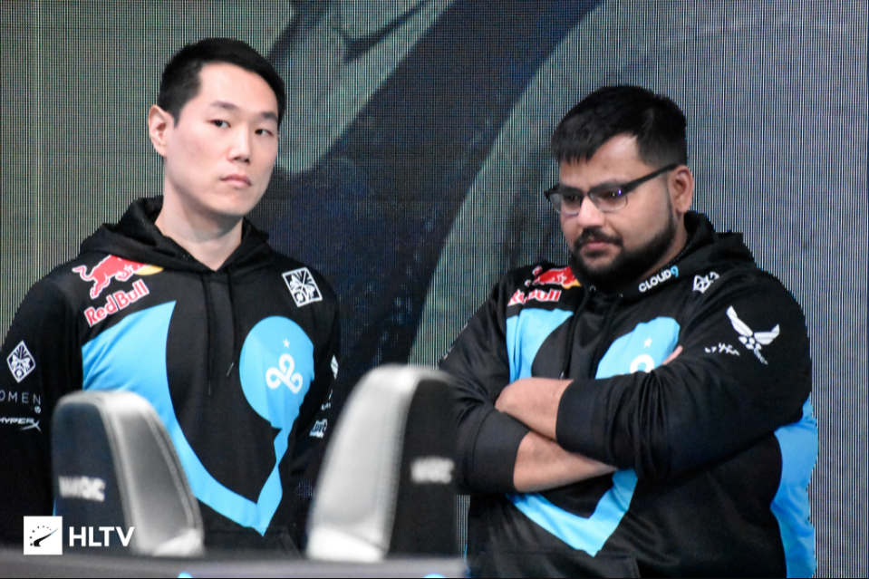 前c9教练valens被曝在多张地图使用教练bug