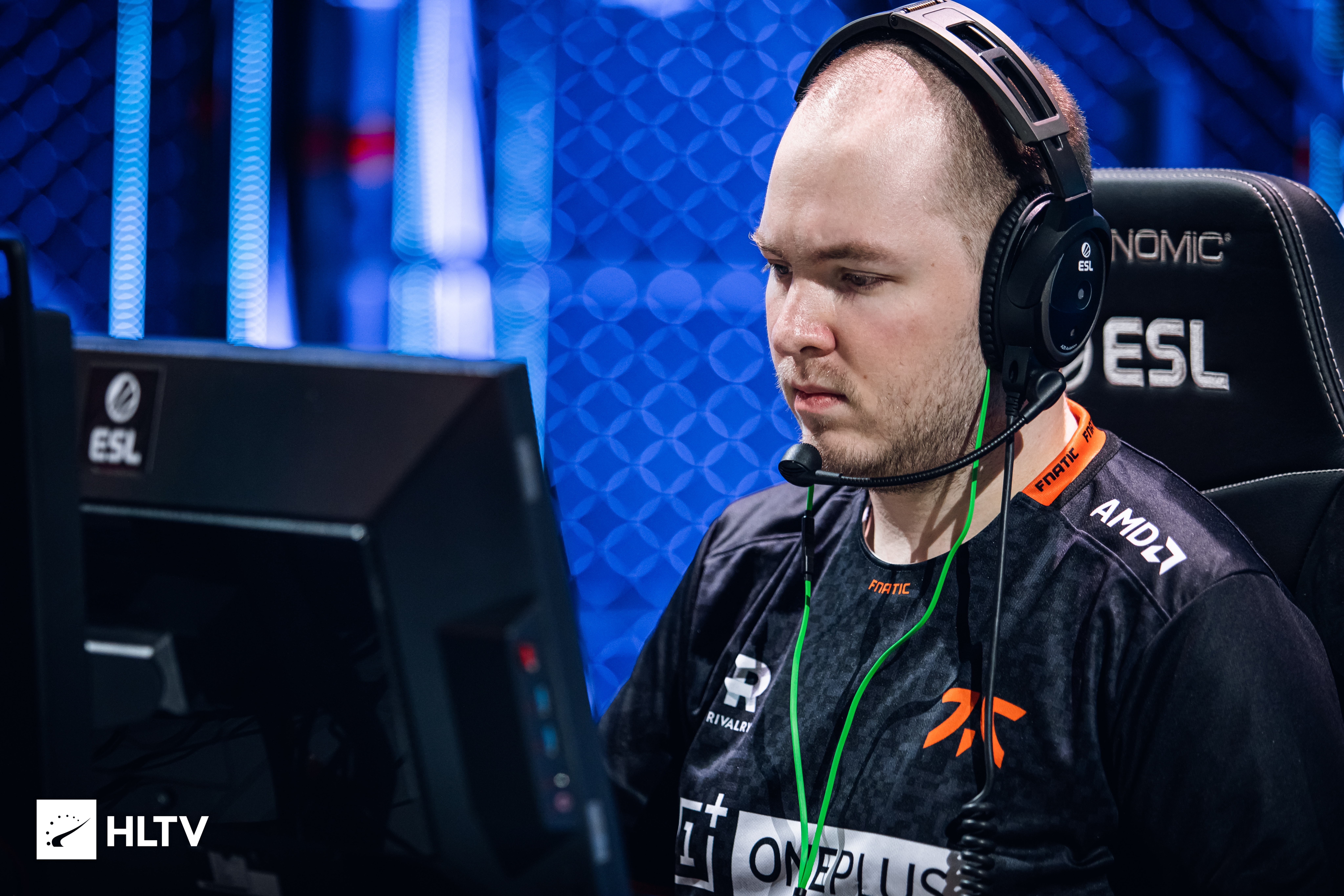 6决赛在f0rest所在的fnatic和中国战队x7-hacker中展开,最后fnatic2:0