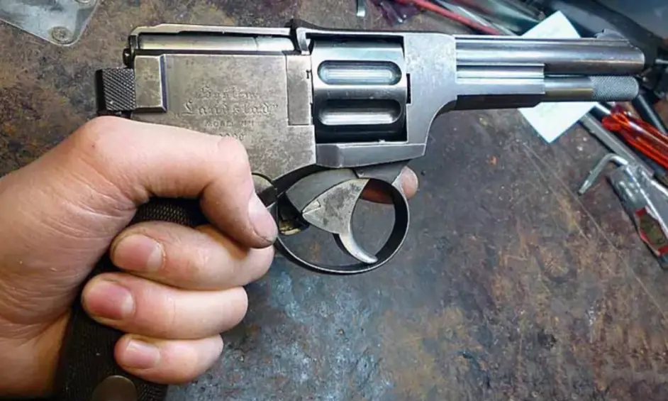 至此,对于r8左轮手枪原型m327-trr8转轮手枪的介绍也告一段落,还是一